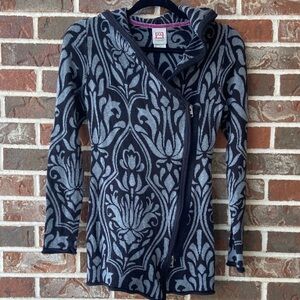 Avalanche Women's Sweater - Black and Gray Patterned